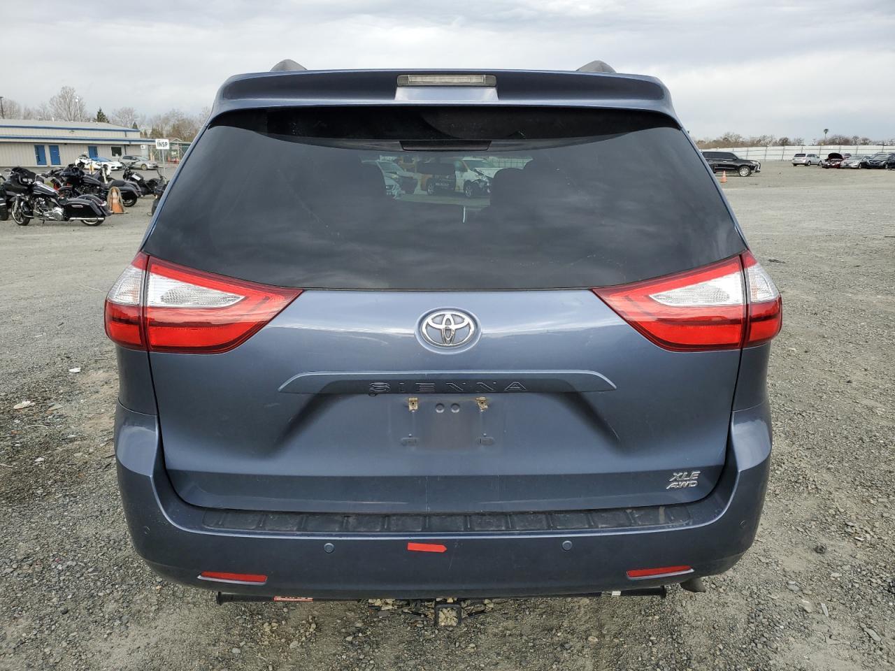 2015 TOYOTA SIENNA XLE - Фото 6