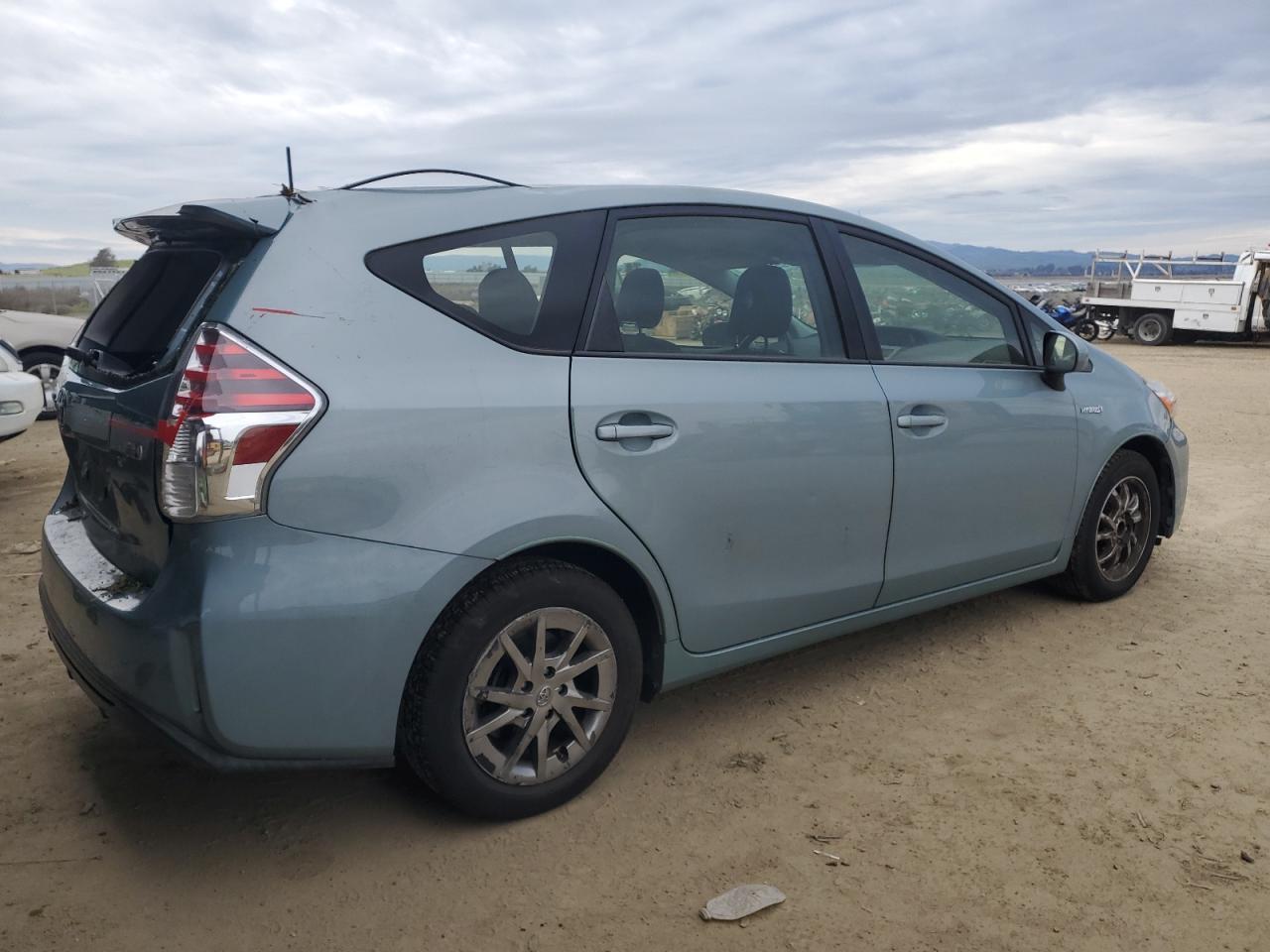2015 TOYOTA PRIUS V - Image 3
