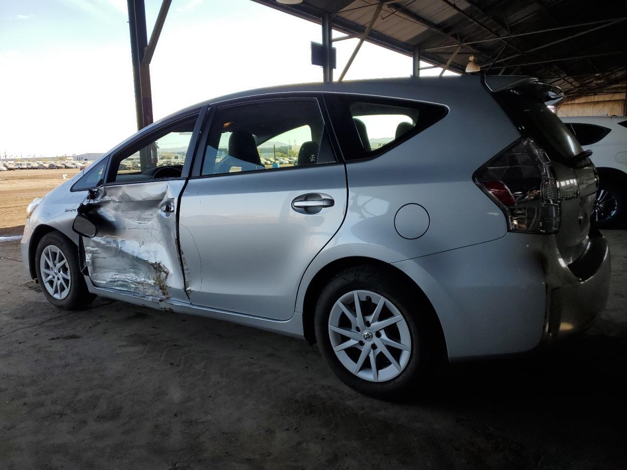 2013 TOYOTA PRIUS V - Фото 2
