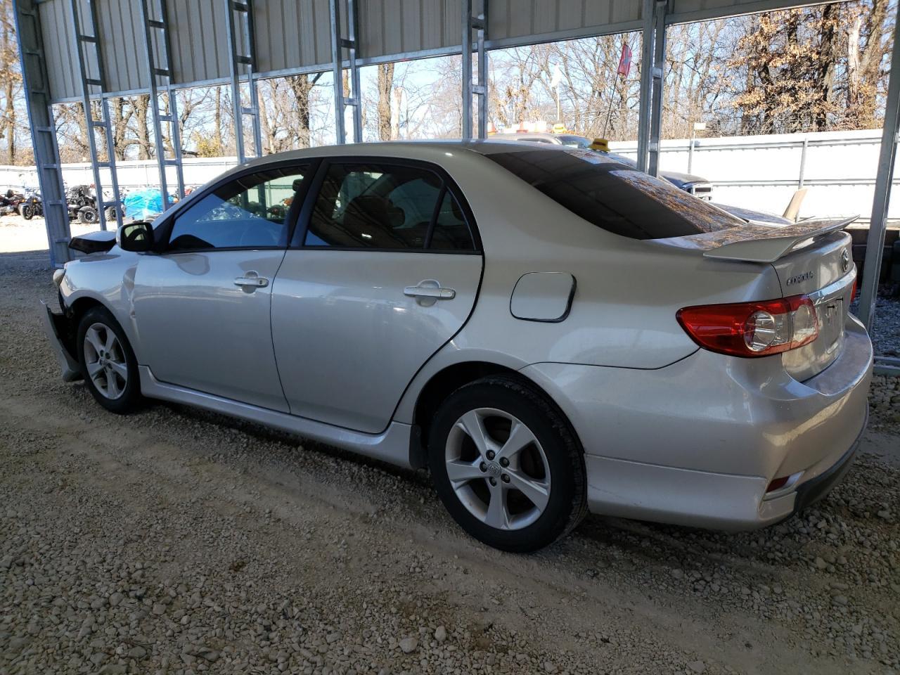 2013 TOYOTA COROLLA BA - Фото 2