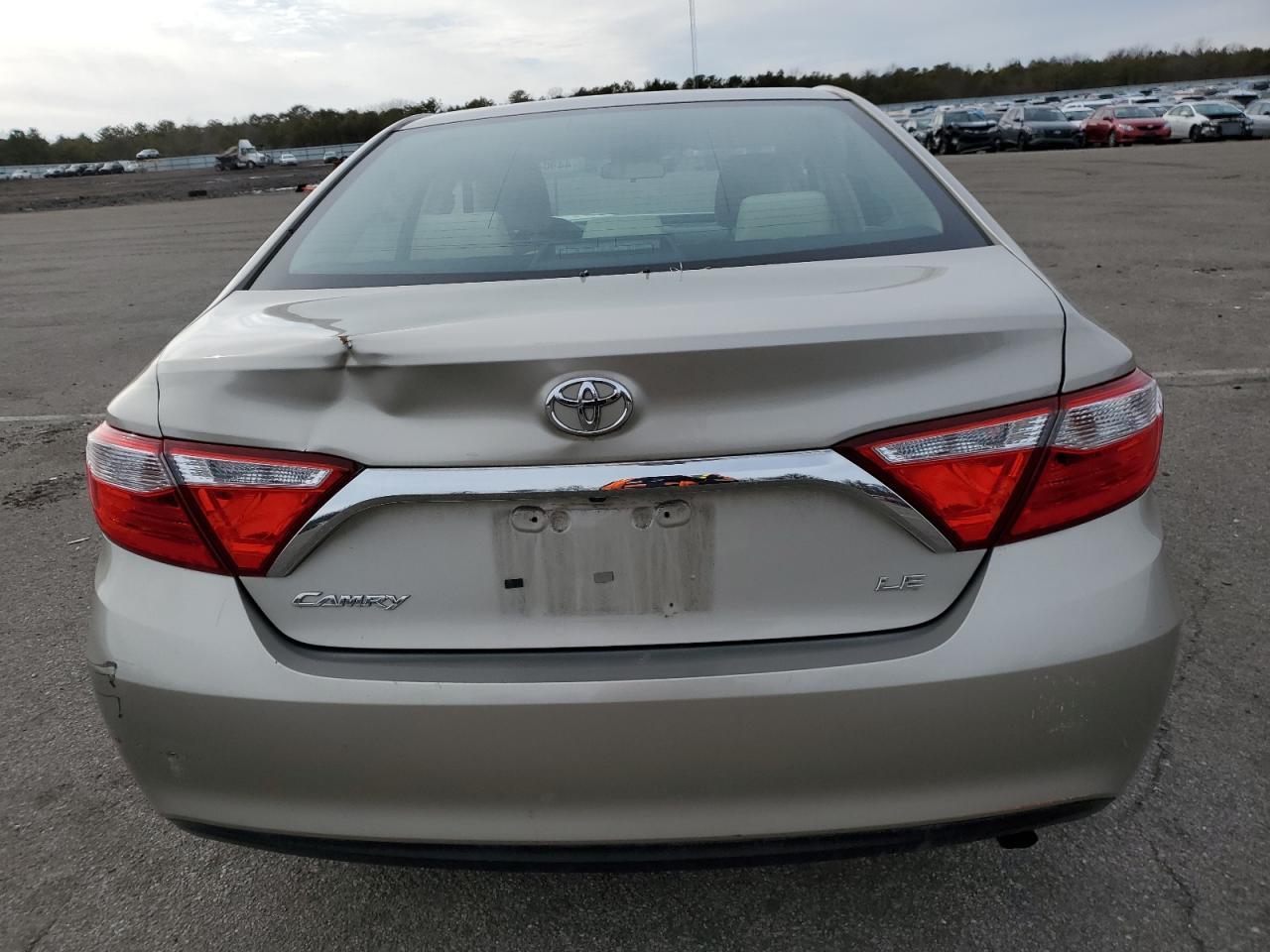 2016 TOYOTA CAMRY LE - Фото 6