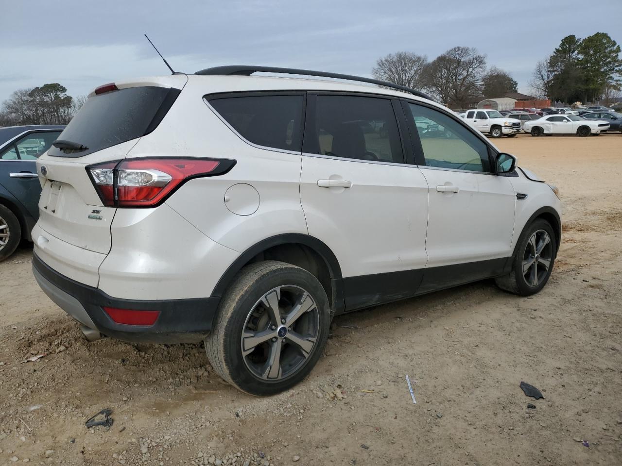 2017 FORD ESCAPE SE - Фото 3