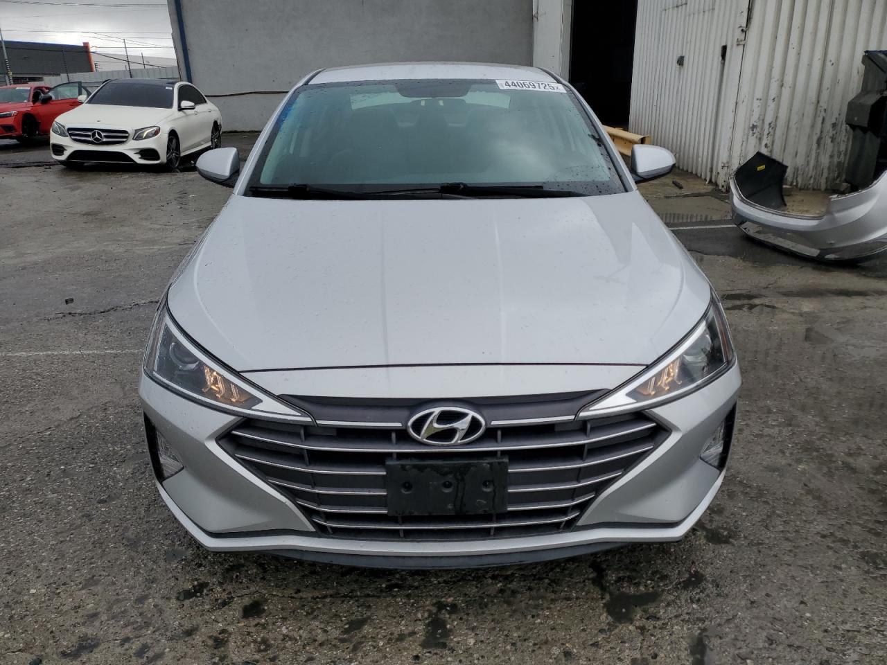 2019 HYUNDAI ELANTRA SE - Фото 5