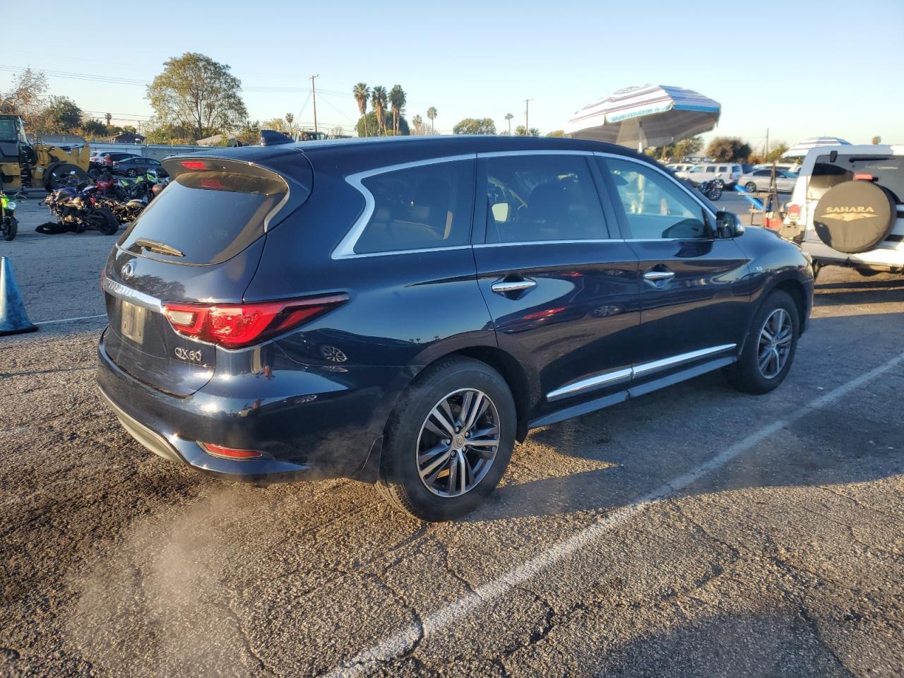 2019 INFINITI QX60 LUXE - Image 3