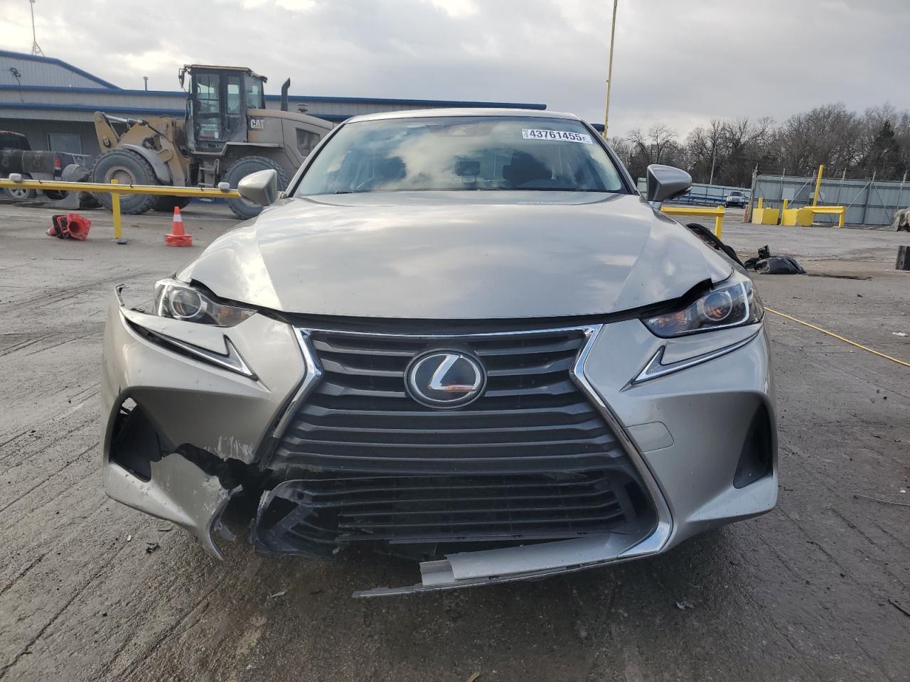 2017 LEXUS IS 200T - Image 5