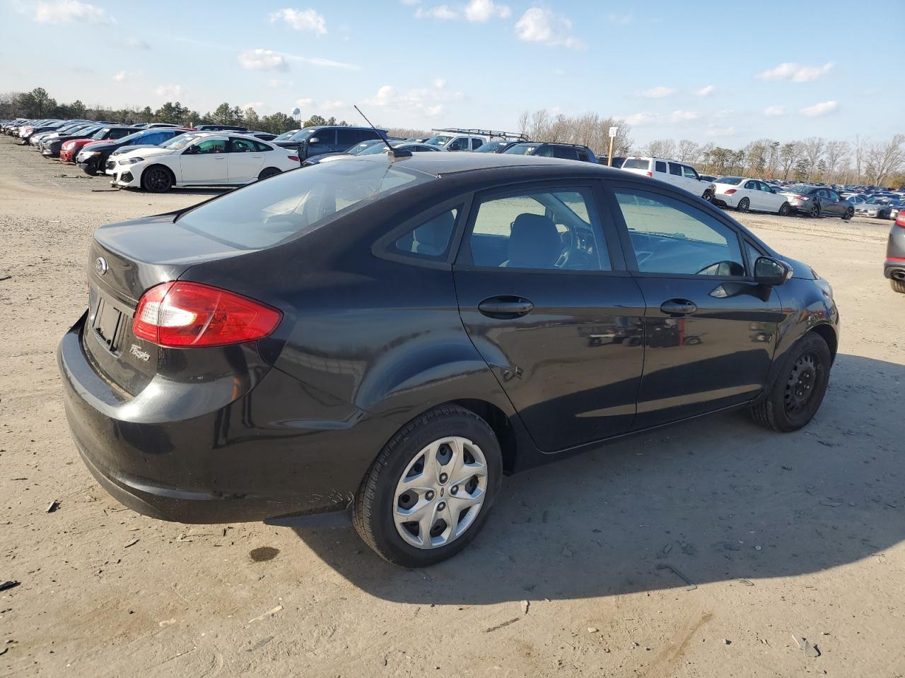 2013 FORD FIESTA SE - Фото 3