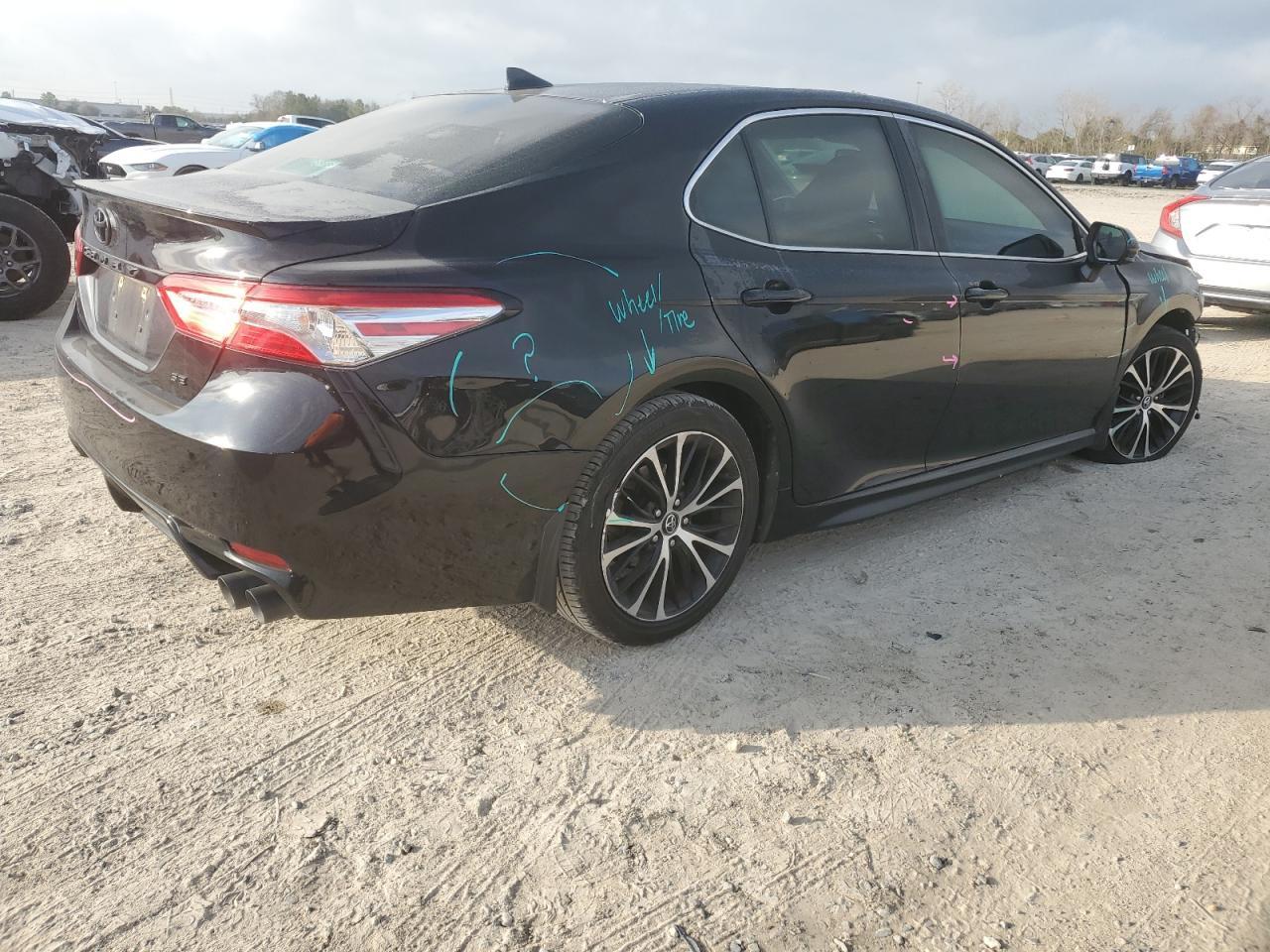 2020 TOYOTA CAMRY SE - Image 3