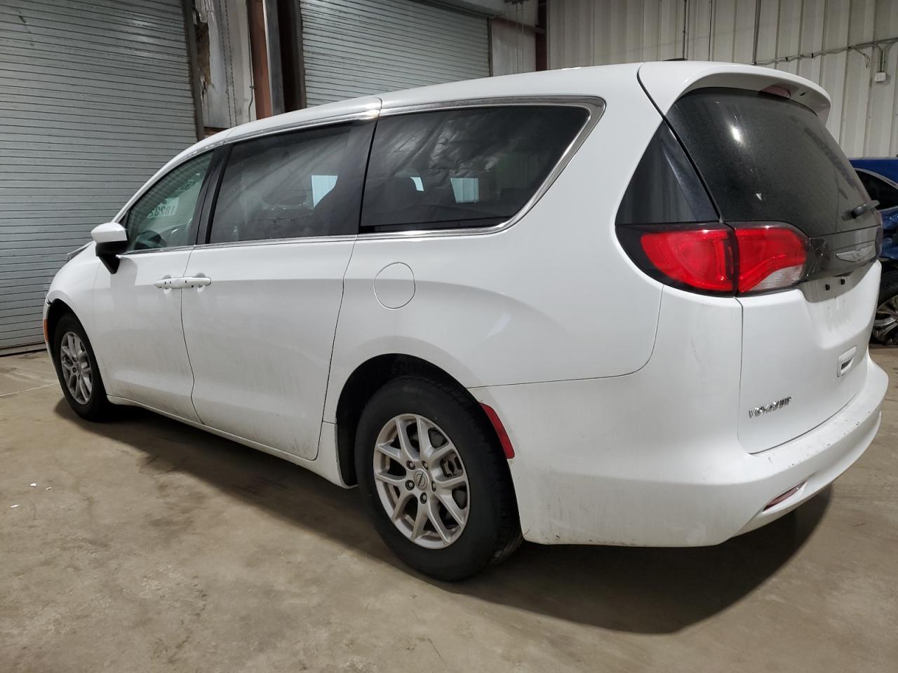 2022 CHRYSLER VOYAGER LX - Фото 2