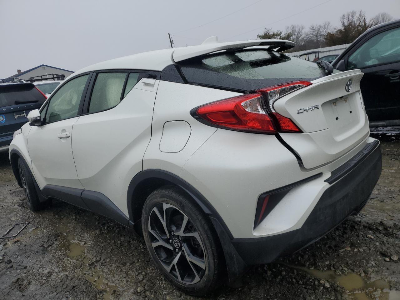 2021 TOYOTA C-HR XLE - Фото 2