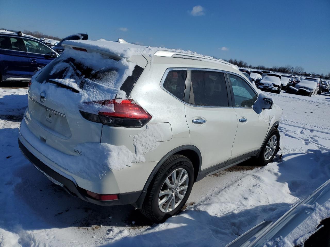 2017 NISSAN ROGUE S - Фото 3