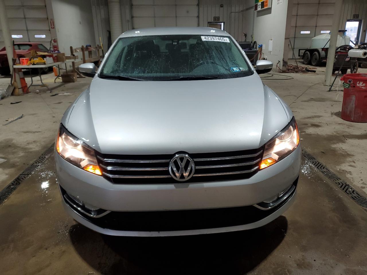 2015 VOLKSWAGEN PASSAT S - Фото 5
