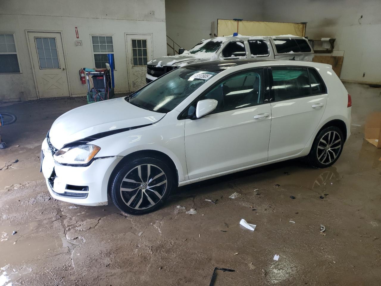 2016 VOLKSWAGEN GOLF S/SE