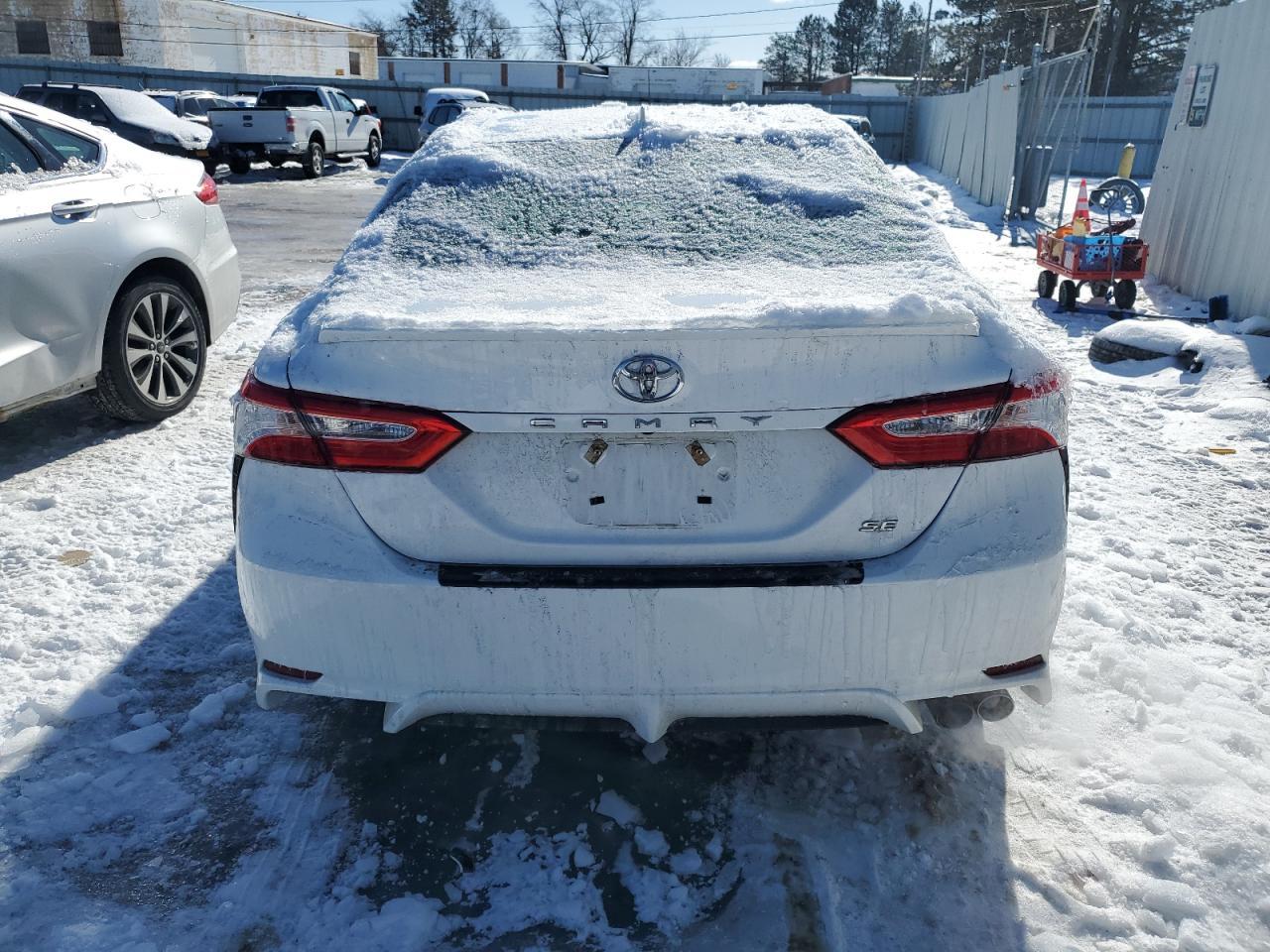 2020 TOYOTA CAMRY SE - Фото 6