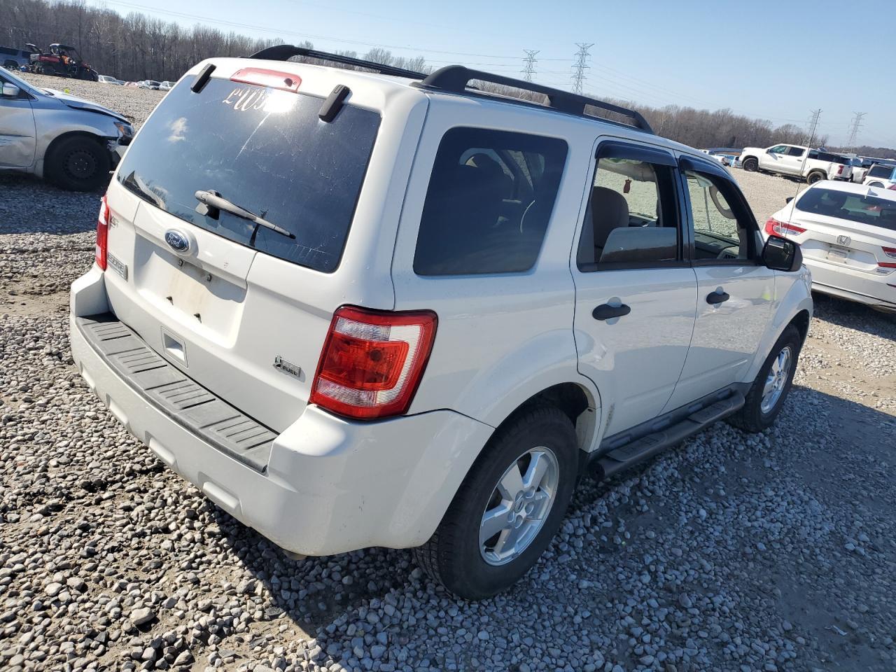 2010 FORD ESCAPE XLT - Image 3