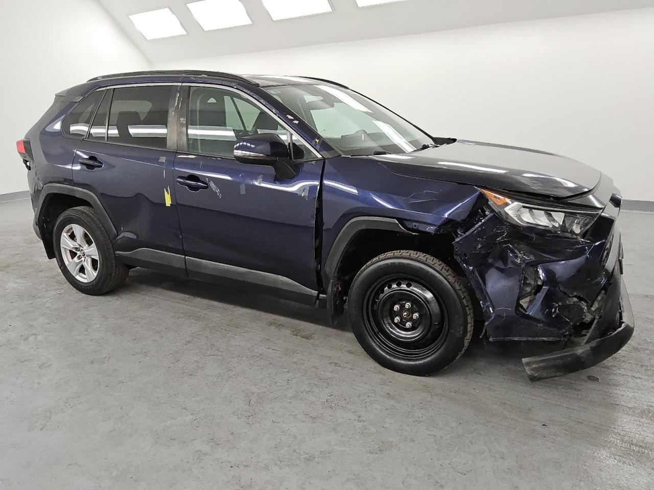 2020 TOYOTA RAV4 XLE - Image 4