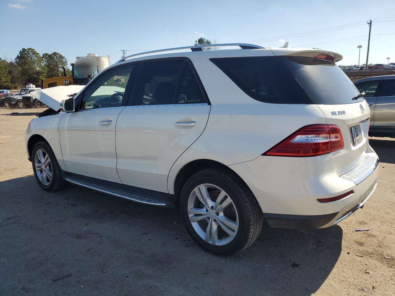 2013 MERCEDES-BENZ C-CLASS C3 - Image 2