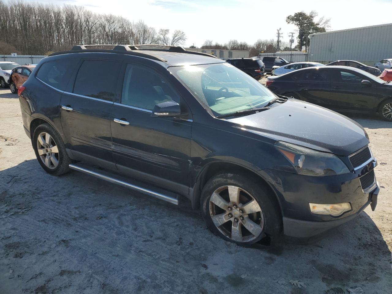 2011 CHEVROLET TRAVERSE L - Image 4