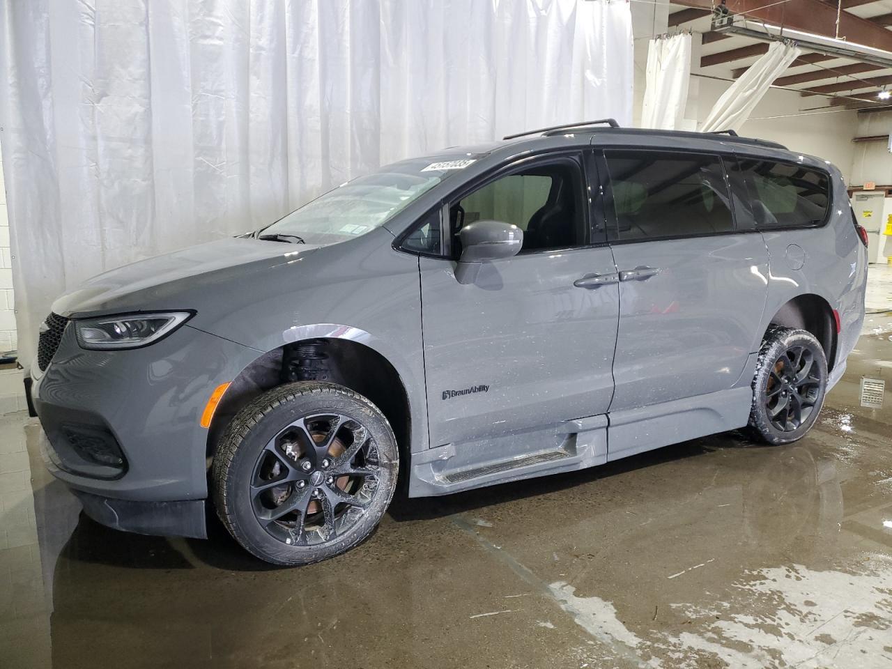2022 CHRYSLER PACIFICA T