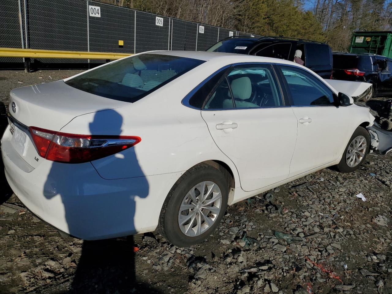 2016 TOYOTA CAMRY LE - Image 3
