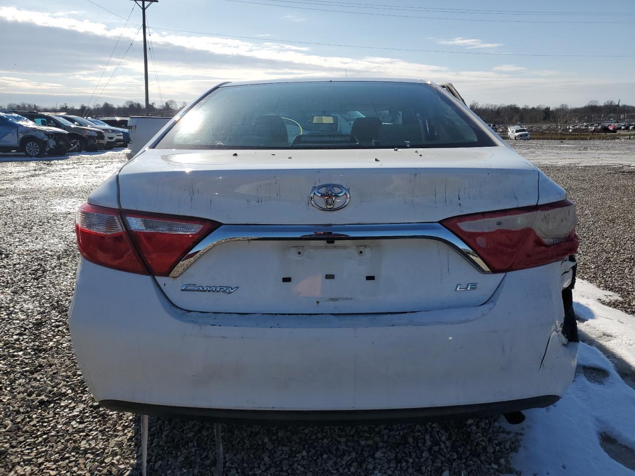 2016 TOYOTA CAMRY LE - Фото 6