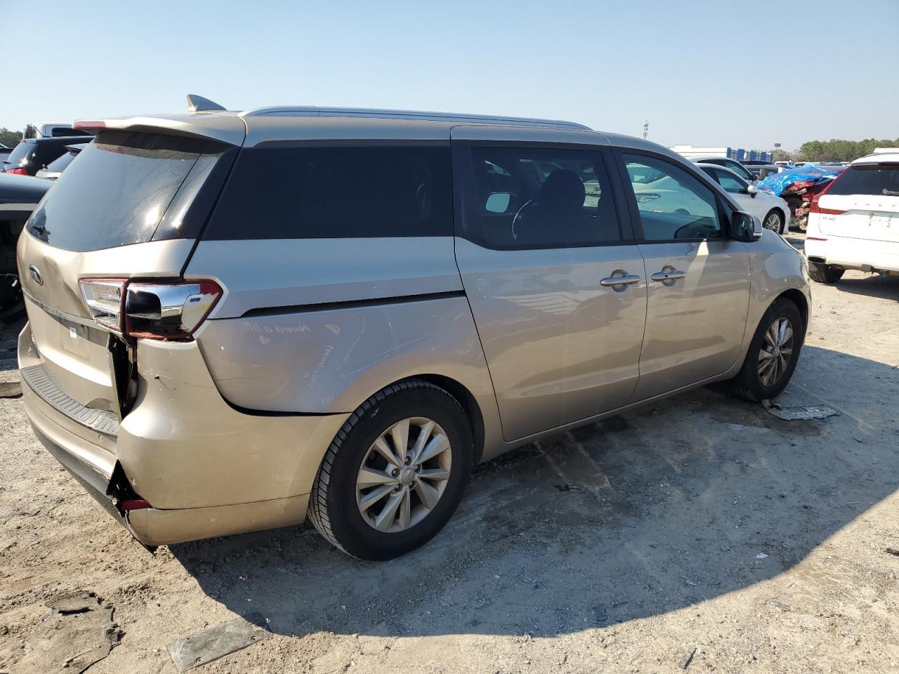 2017 KIA SEDONA LX - Image 3