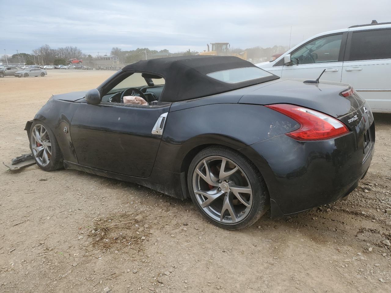2016 NISSAN 370Z BASE - Image 2