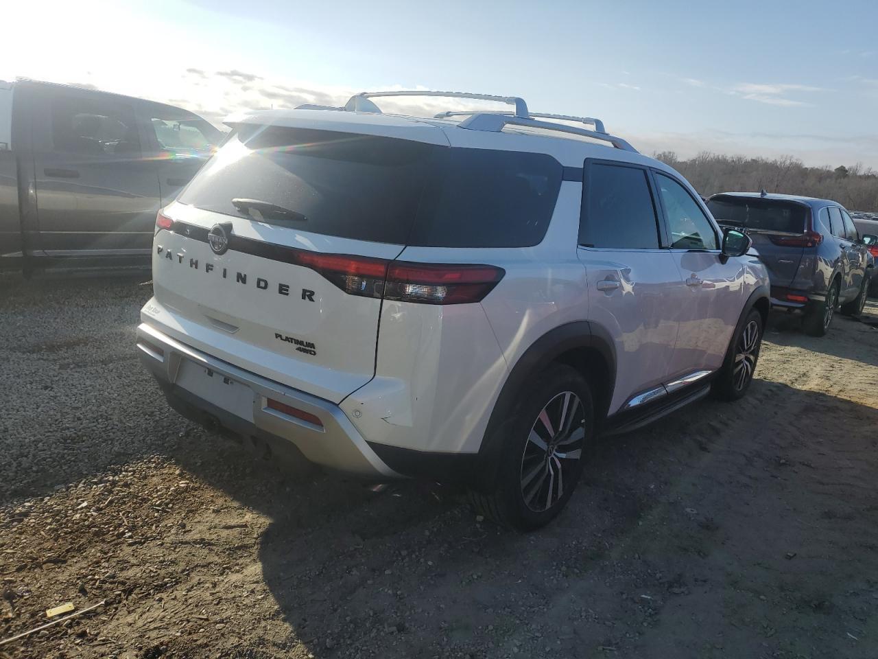 2024 NISSAN PATHFINDER - Фото 3