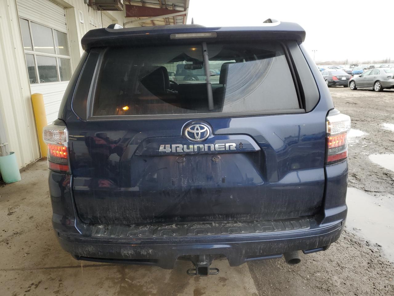 2022 TOYOTA 4RUNNER SR - Фото 6