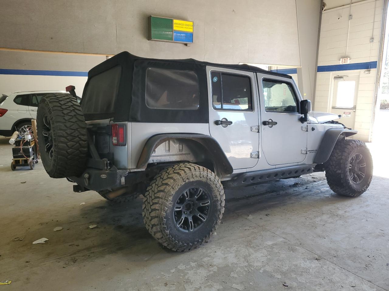 2017 JEEP WRANGLER U - Image 3