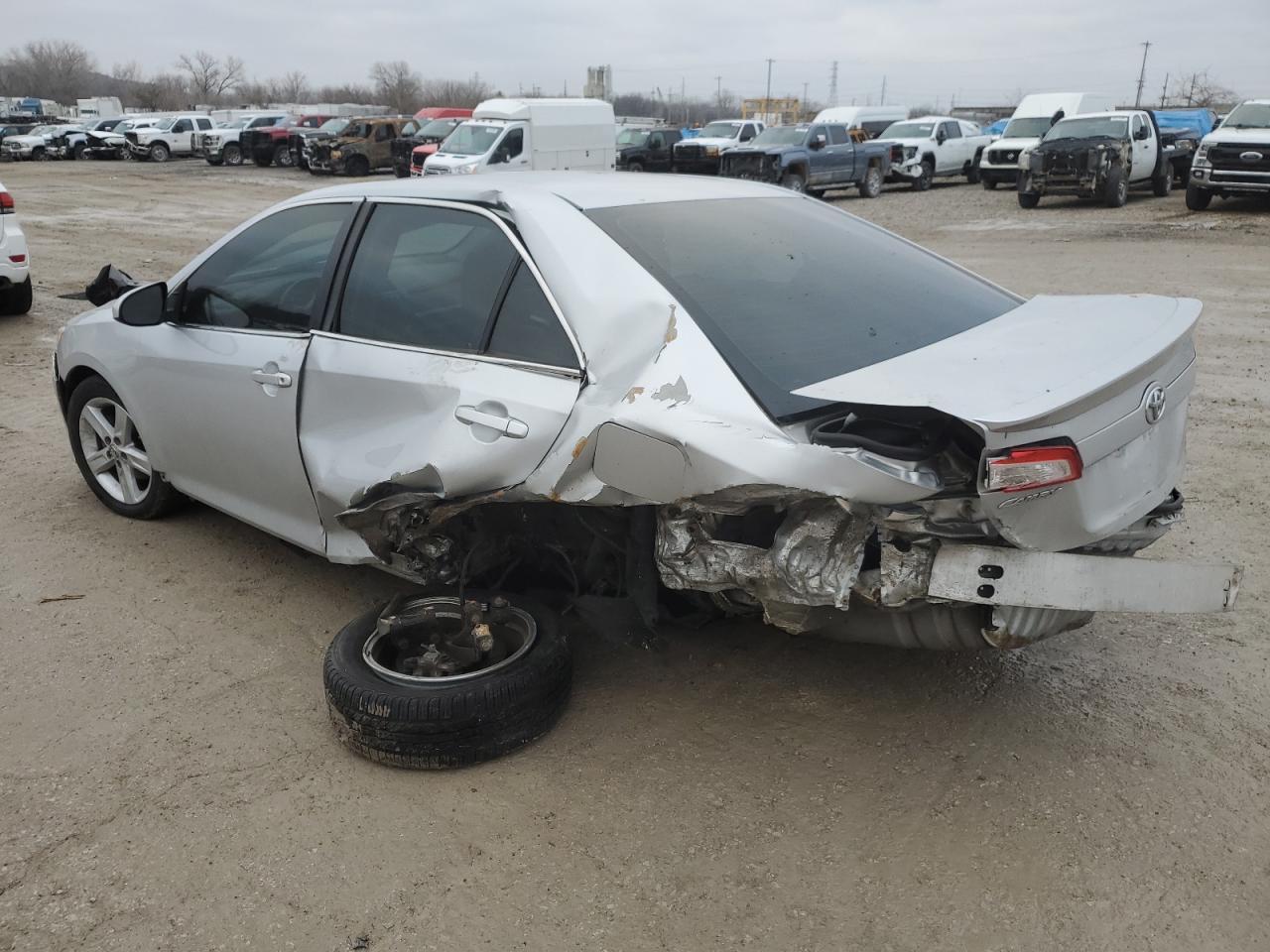 2014 TOYOTA CAMRY L - Image 2