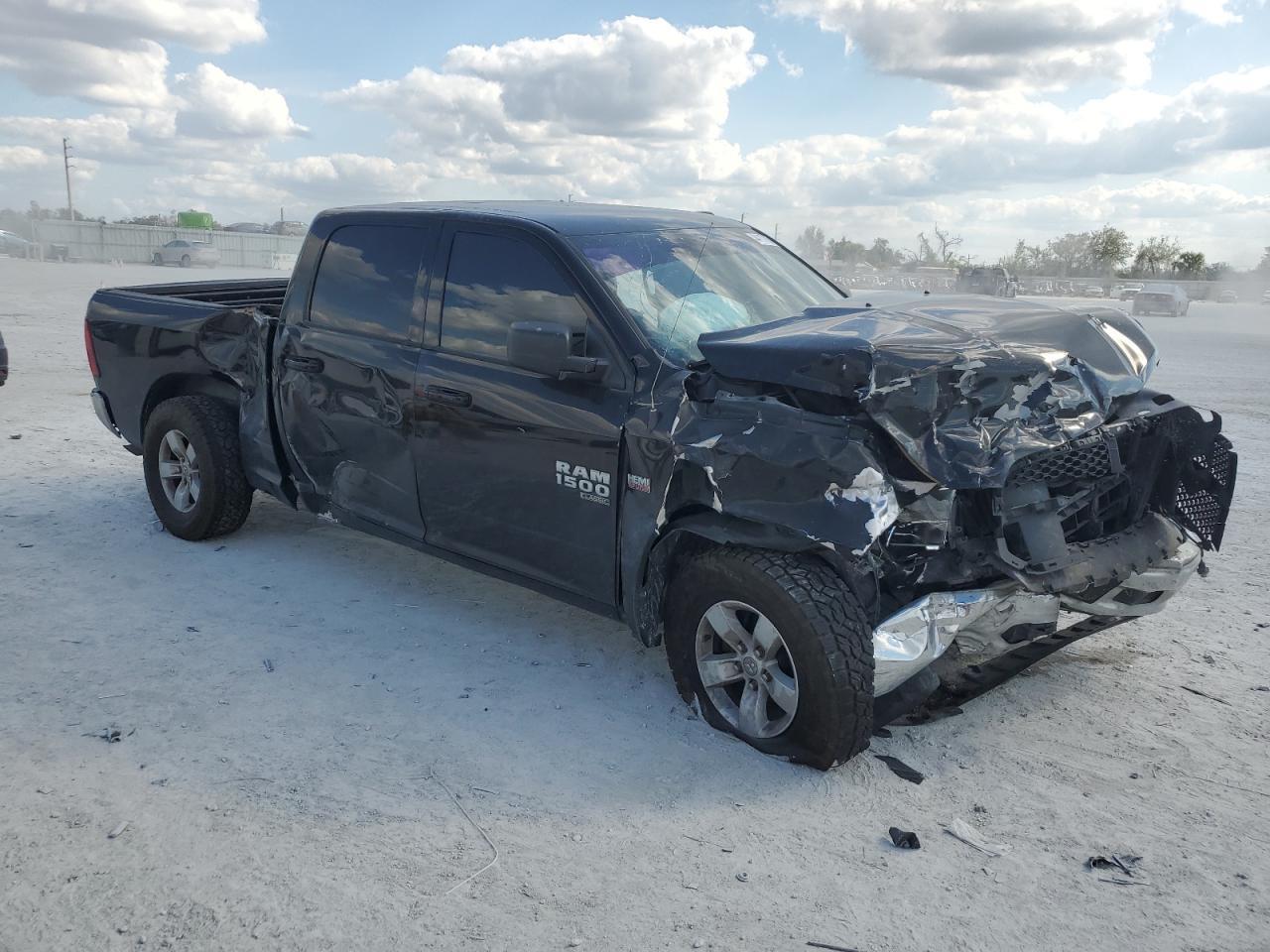 2019 RAM 1500 CLASS - Фото 4