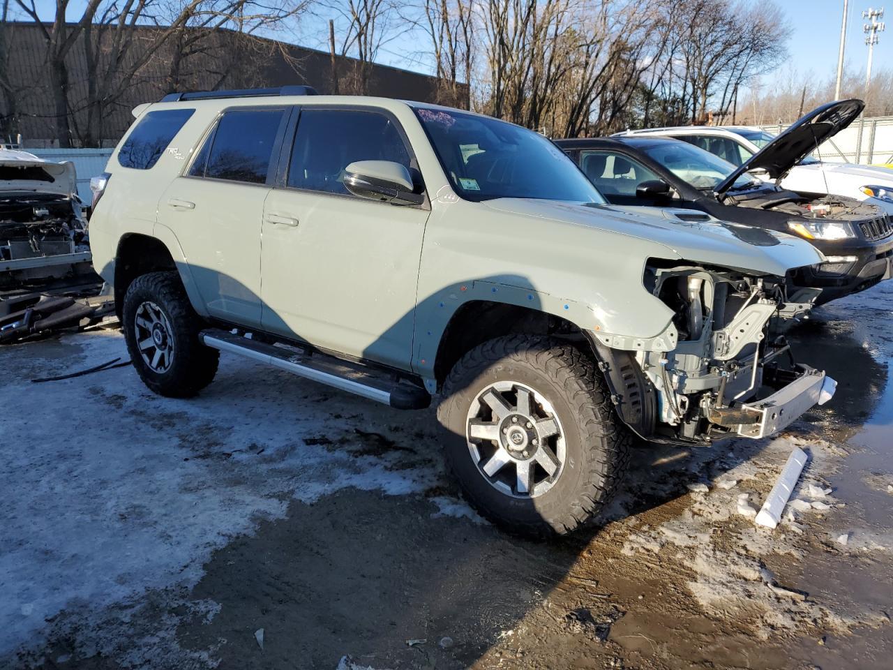 2022 TOYOTA 4RUNNER SR - Фото 4