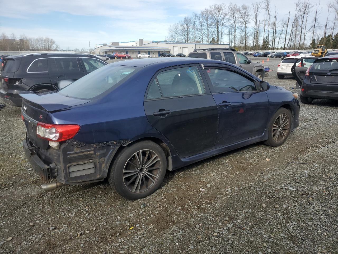 2013 TOYOTA COROLLA BA - Фото 3