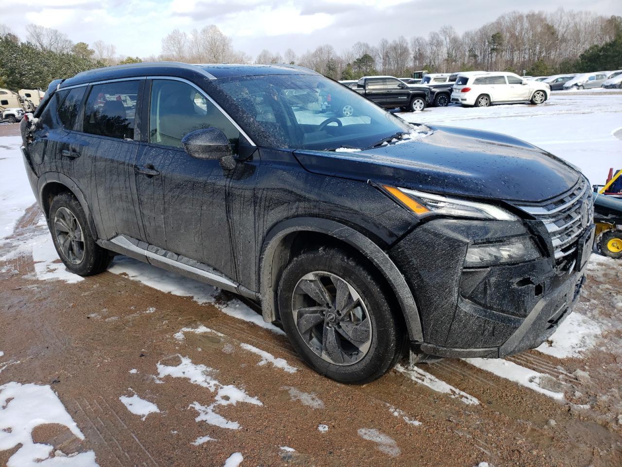 2024 NISSAN ROGUE SV - Image 4