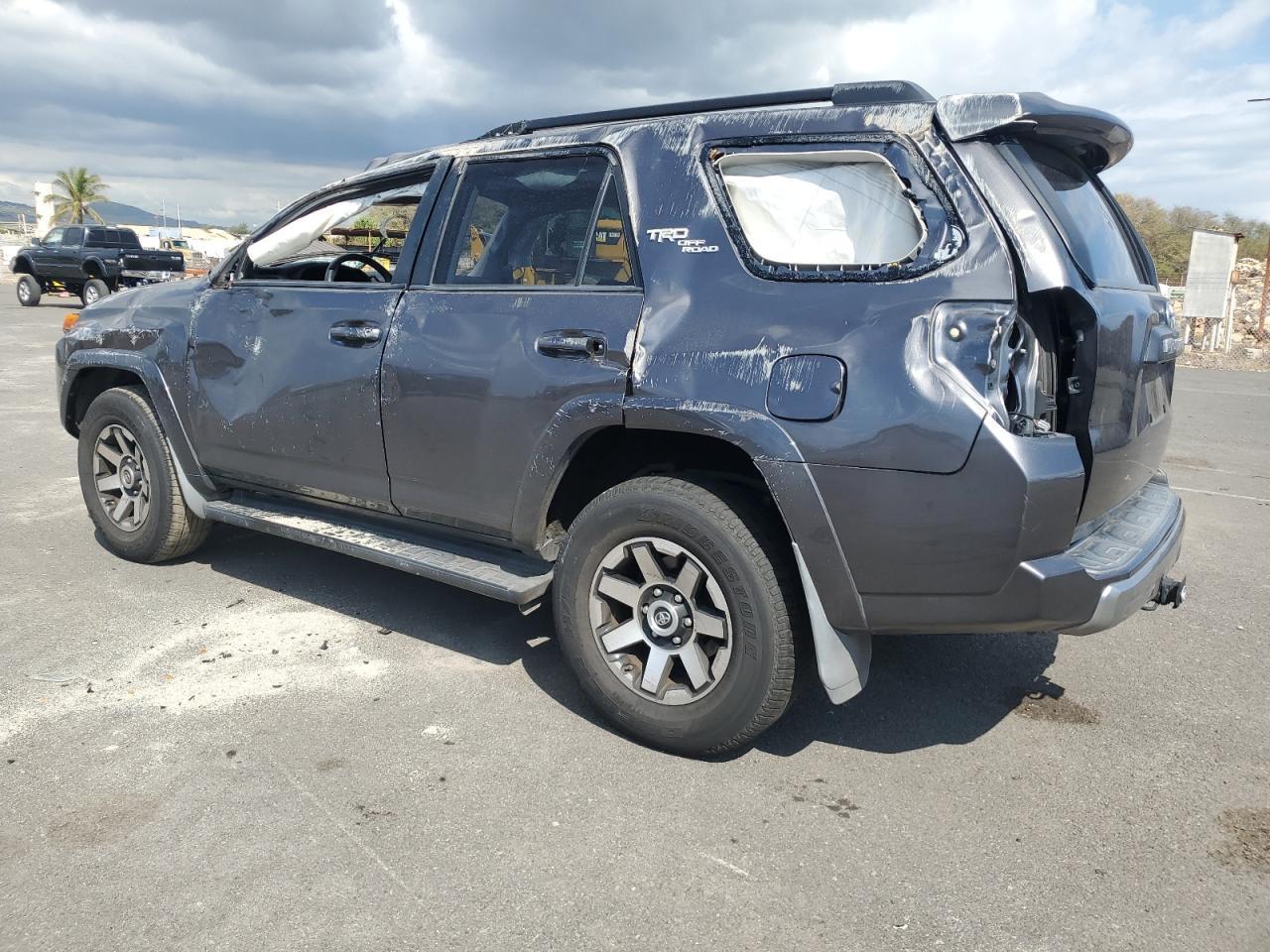 2019 TOYOTA 4RUNNER SR - Image 2