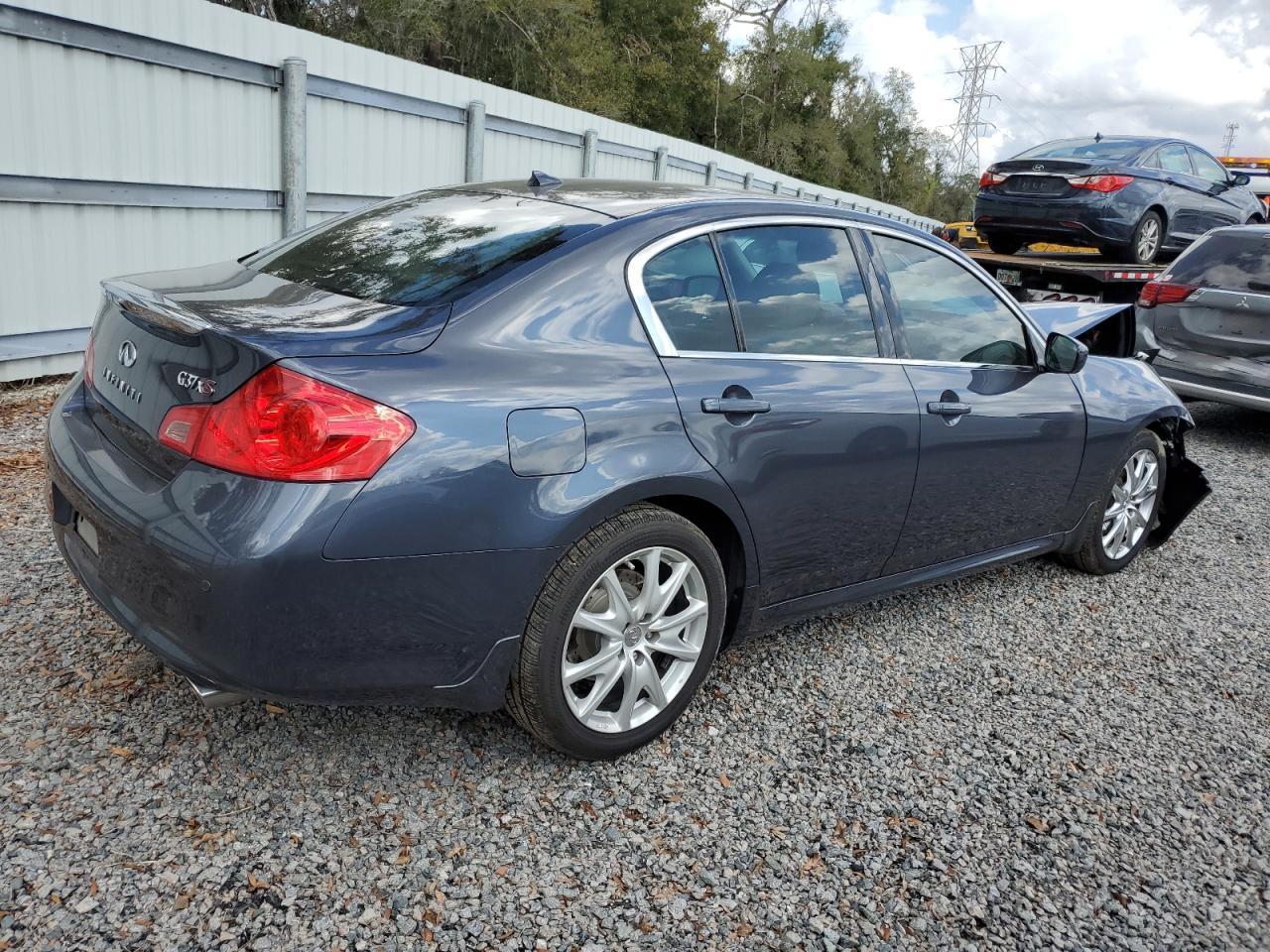 2012 INFINITI G37 - Image 3