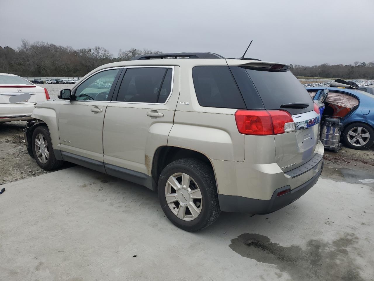 2013 GMC TERRAIN SL - Image 2