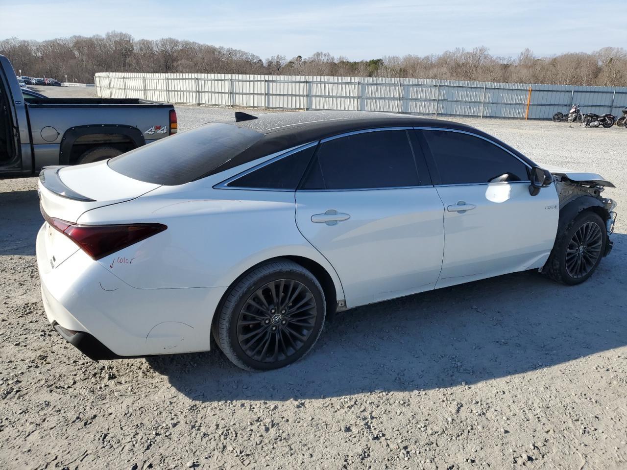 2019 TOYOTA AVALON XLE - Image 3