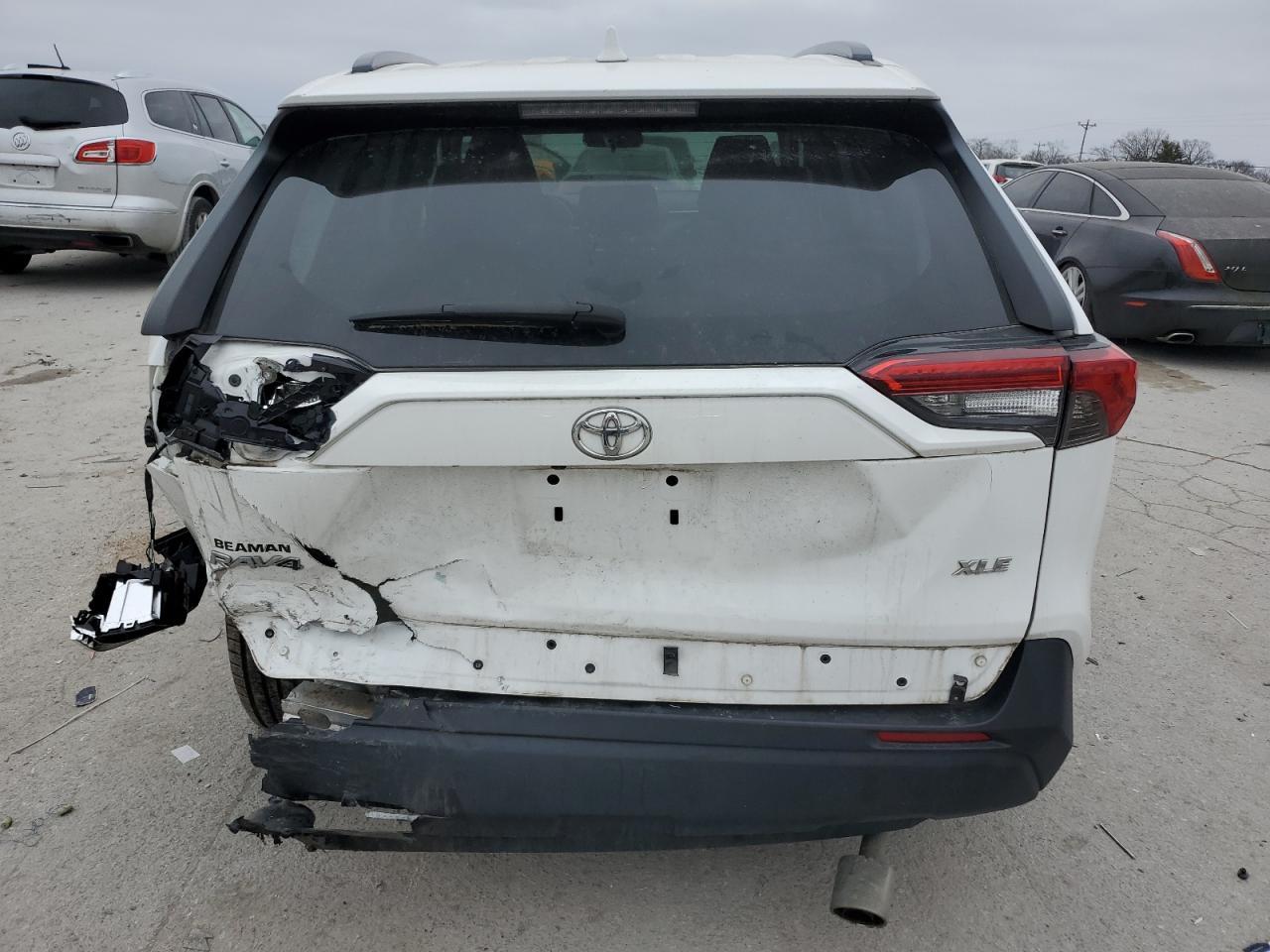 2020 TOYOTA RAV4 XLE - Image 6