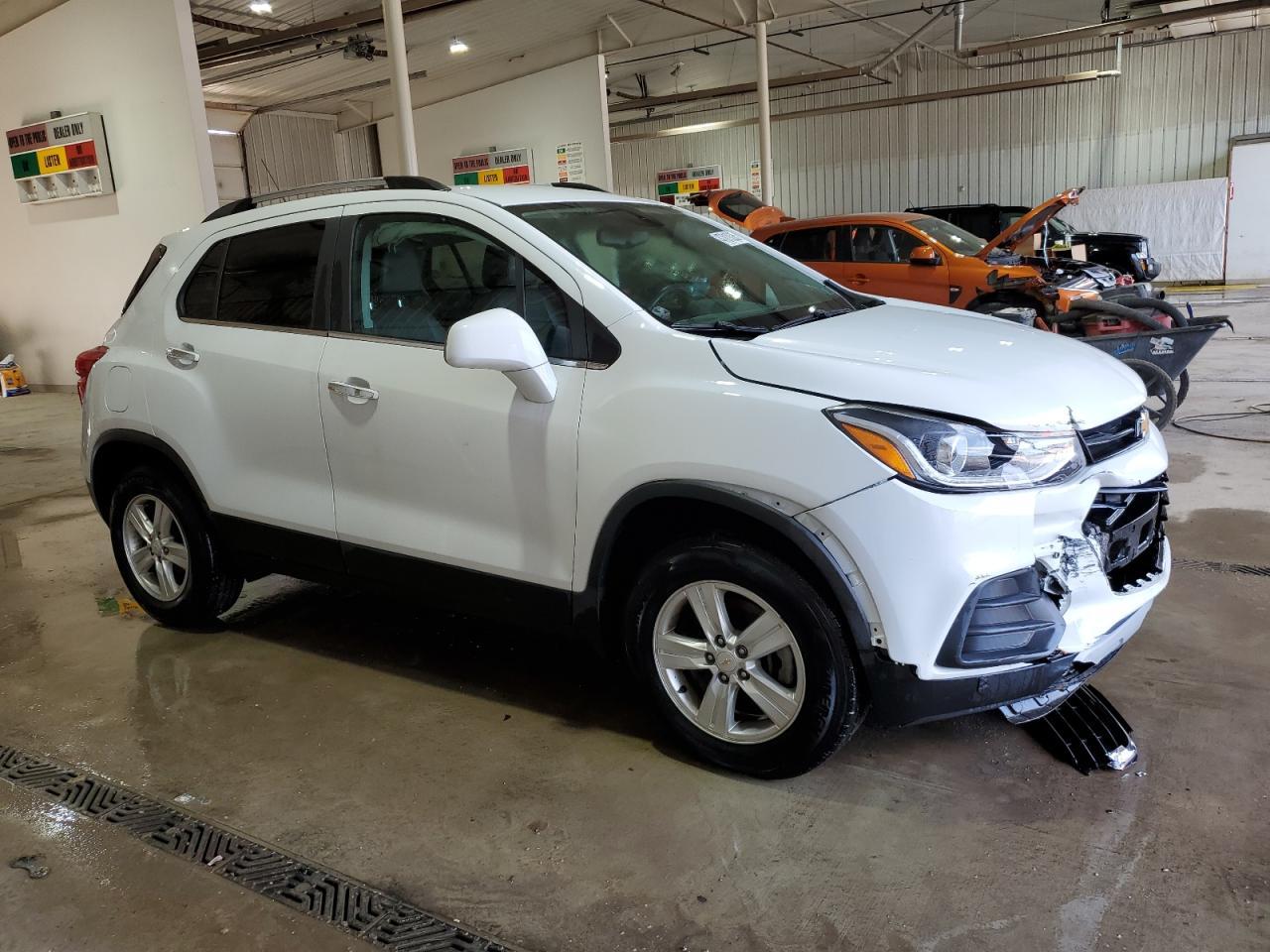 2018 CHEVROLET TRAX 1LT - Image 4
