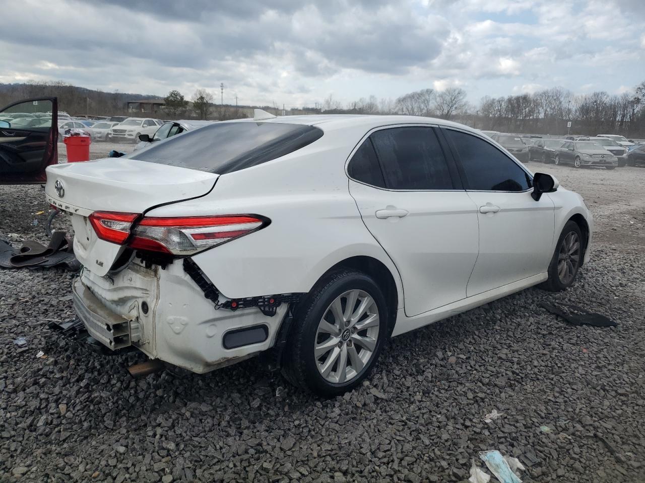 2019 TOYOTA CAMRY L - Фото 3