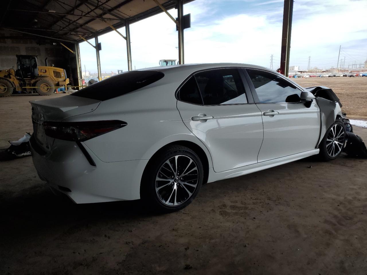 2018 TOYOTA CAMRY L - Фото 3