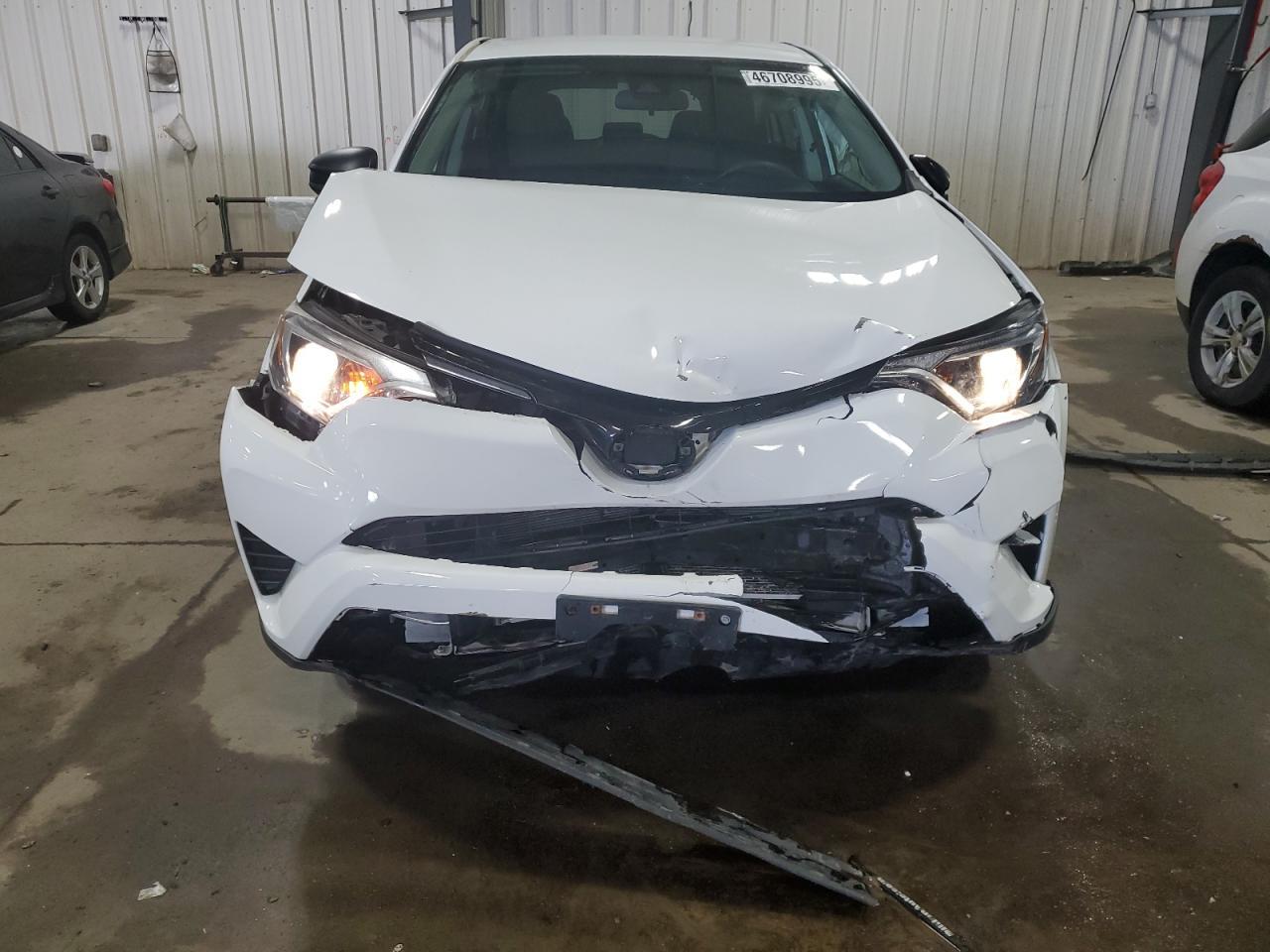 2017 TOYOTA RAV4 LE - Фото 5