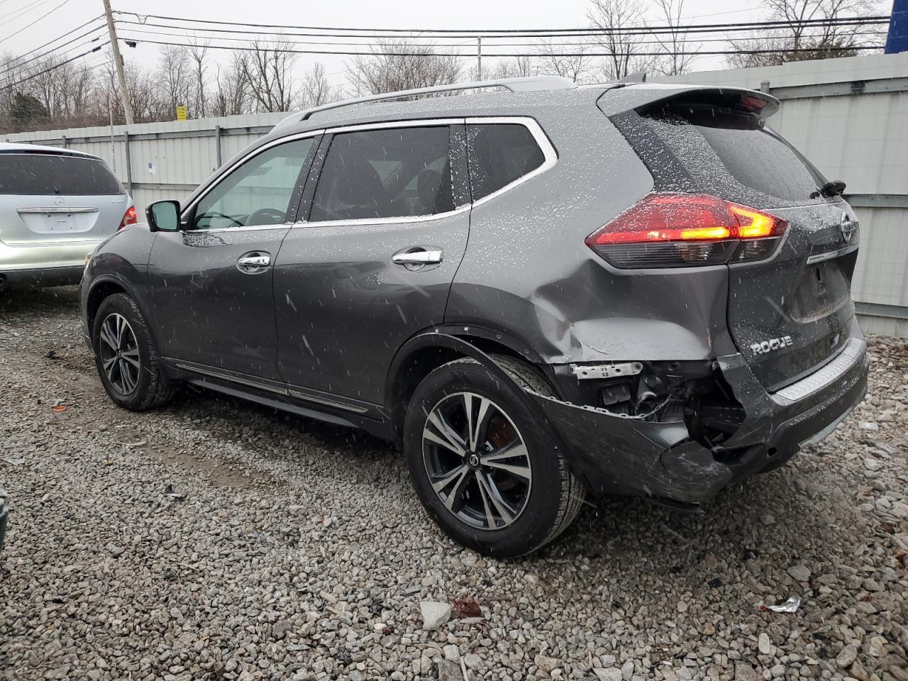 2017 NISSAN ROGUE SV - Image 2