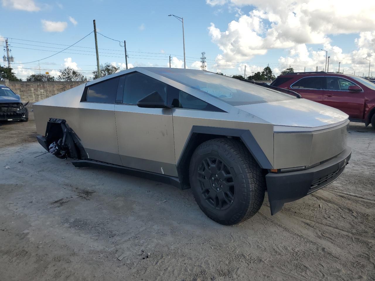 2024 TESLA CYBERTRUCK - Image 4