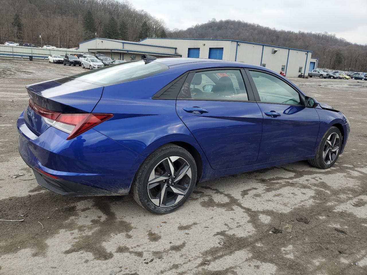 2023 HYUNDAI ELANTRA SE - Фото 3