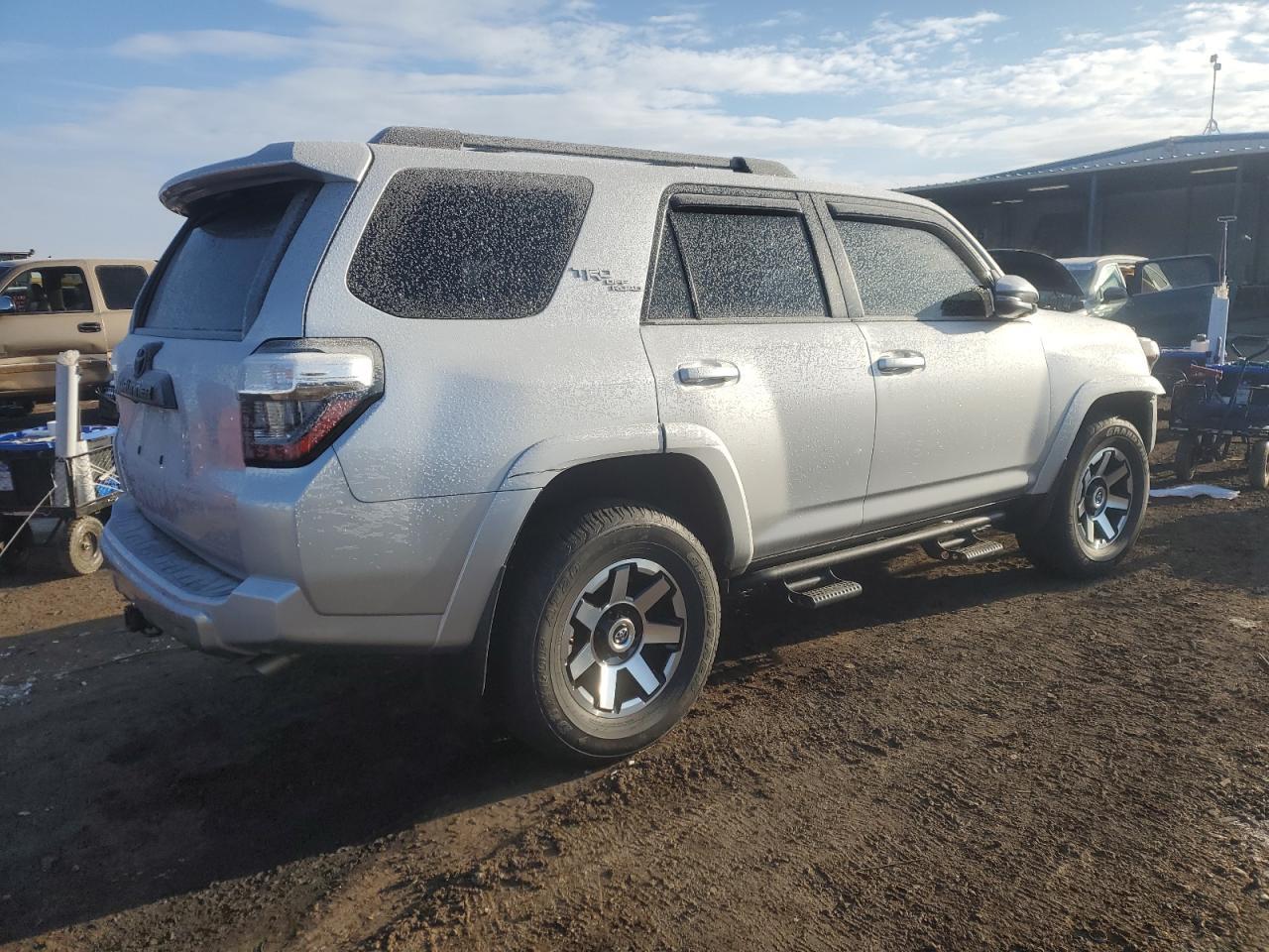 2022 TOYOTA 4RUNNER SR - Фото 3