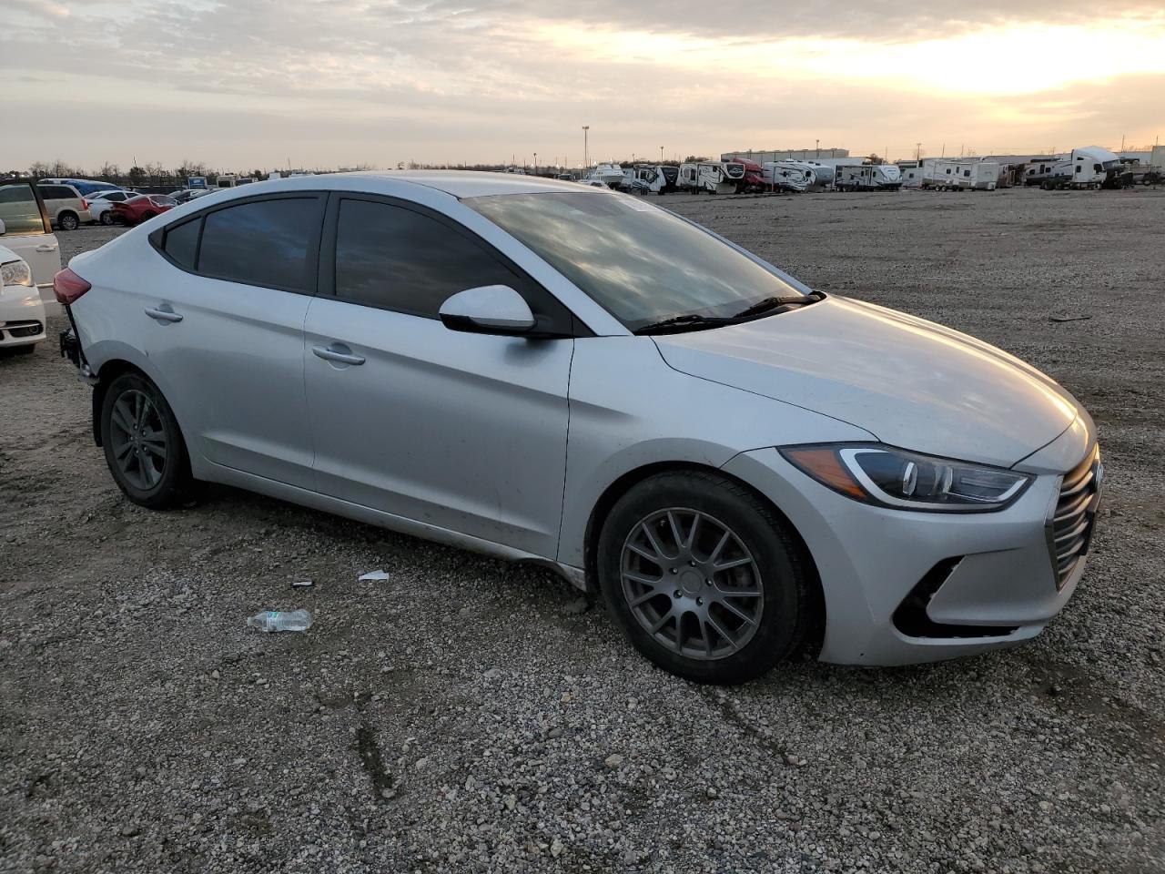 2018 HYUNDAI ELANTRA SE - Фото 4