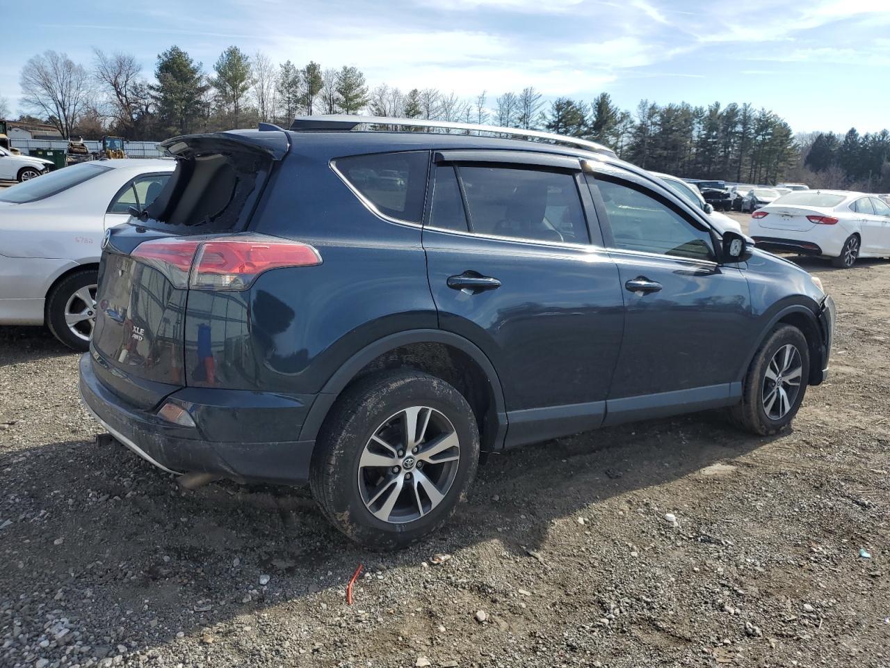 2017 TOYOTA RAV4 XLE - Image 3