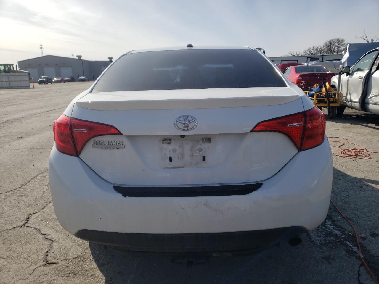 2018 TOYOTA COROLLA L - Фото 6